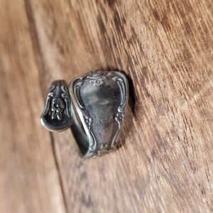 Size 7 R402 antique spoon wrap ring